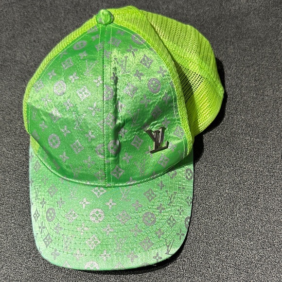Louis Vuitton Bright Green Monogram Mesh Cap - Picture 16 of 16